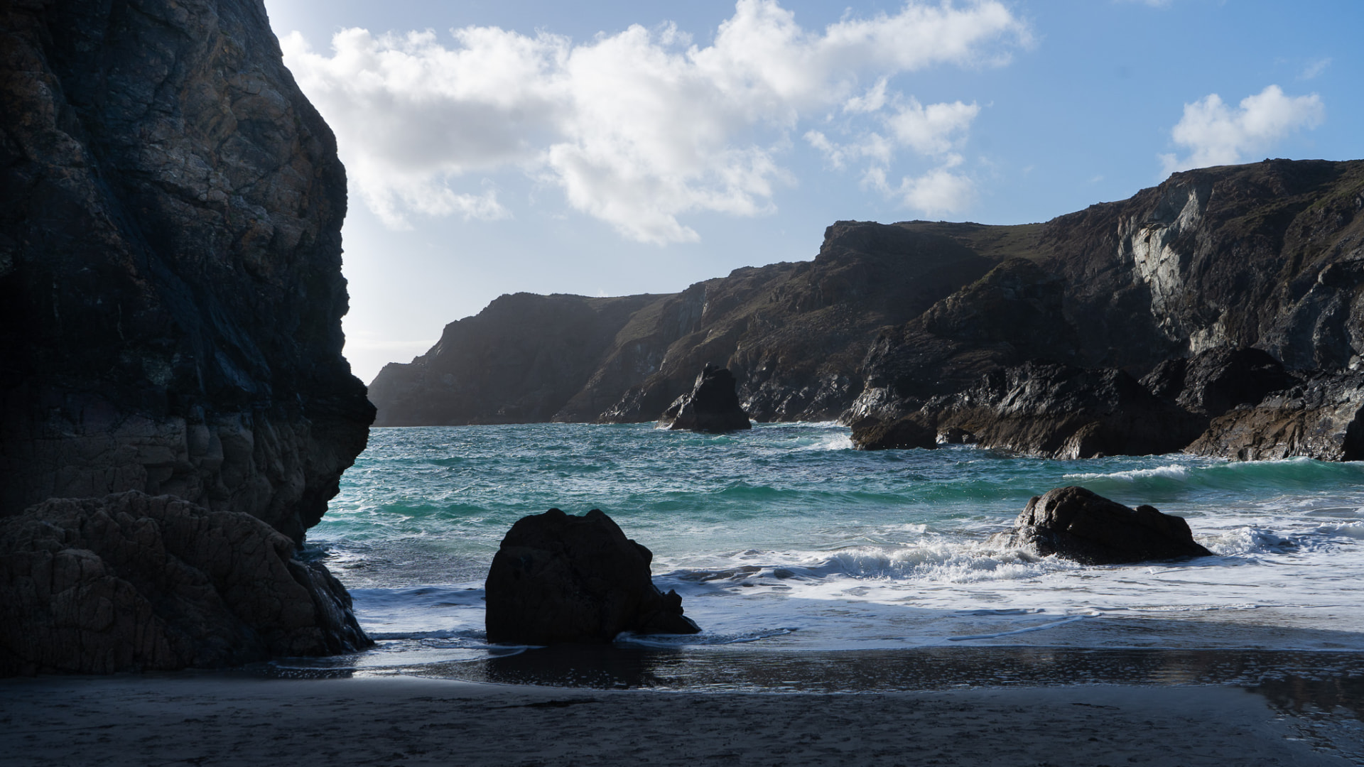 Turquoise water and dark serpentine rocks at Kynance Cove
